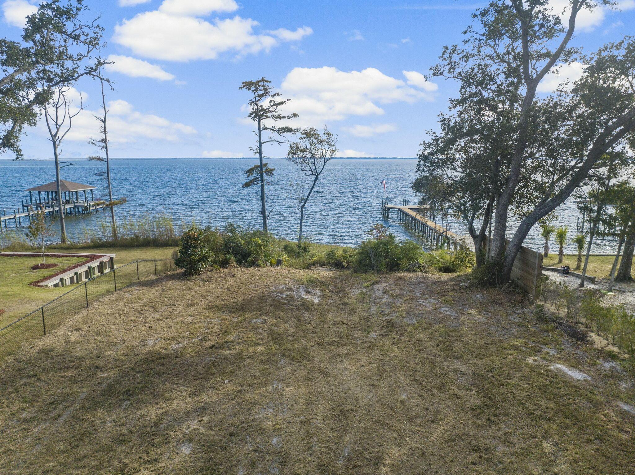 Image 3: Level Lot