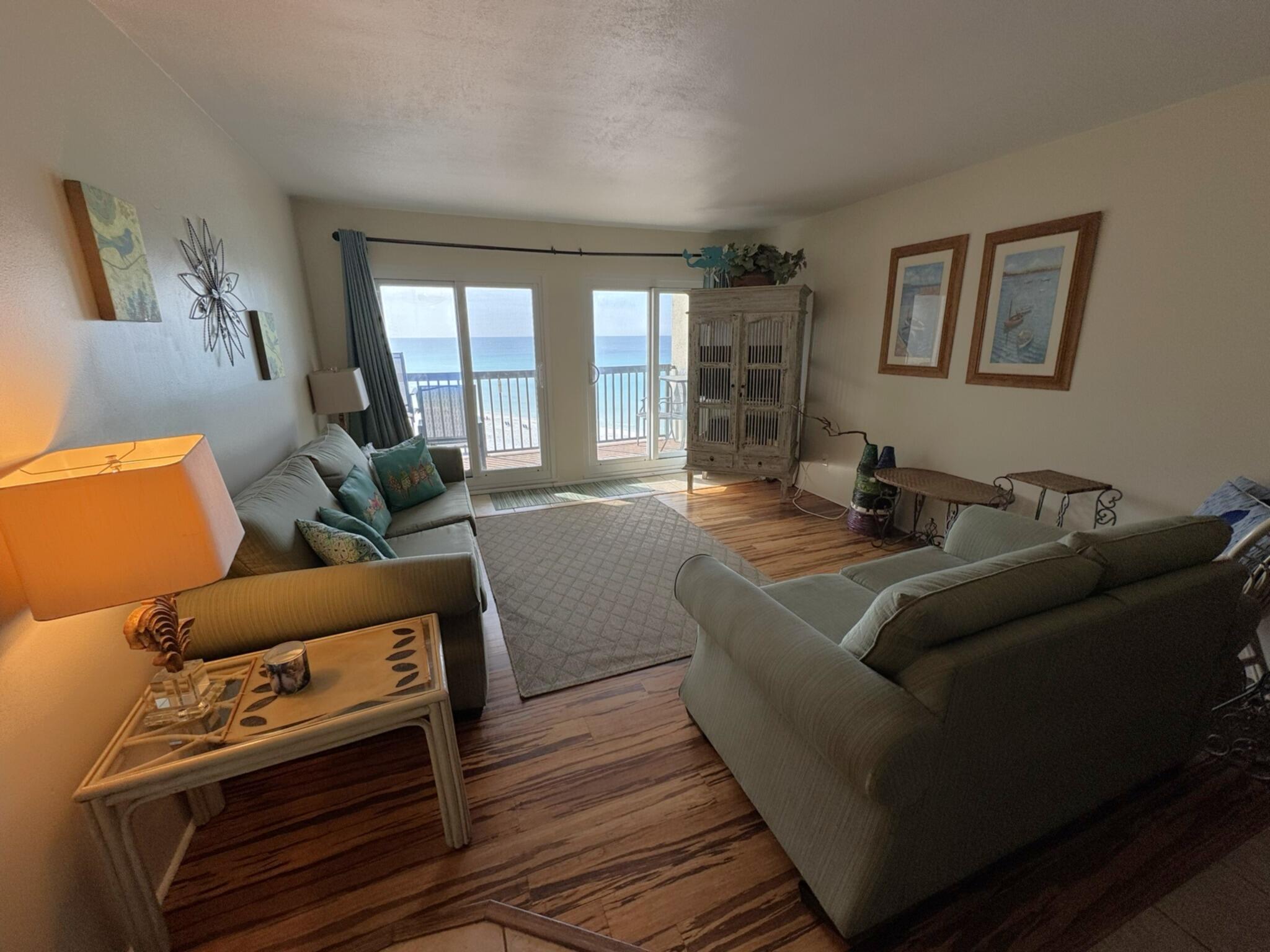 Image 3: Living Room