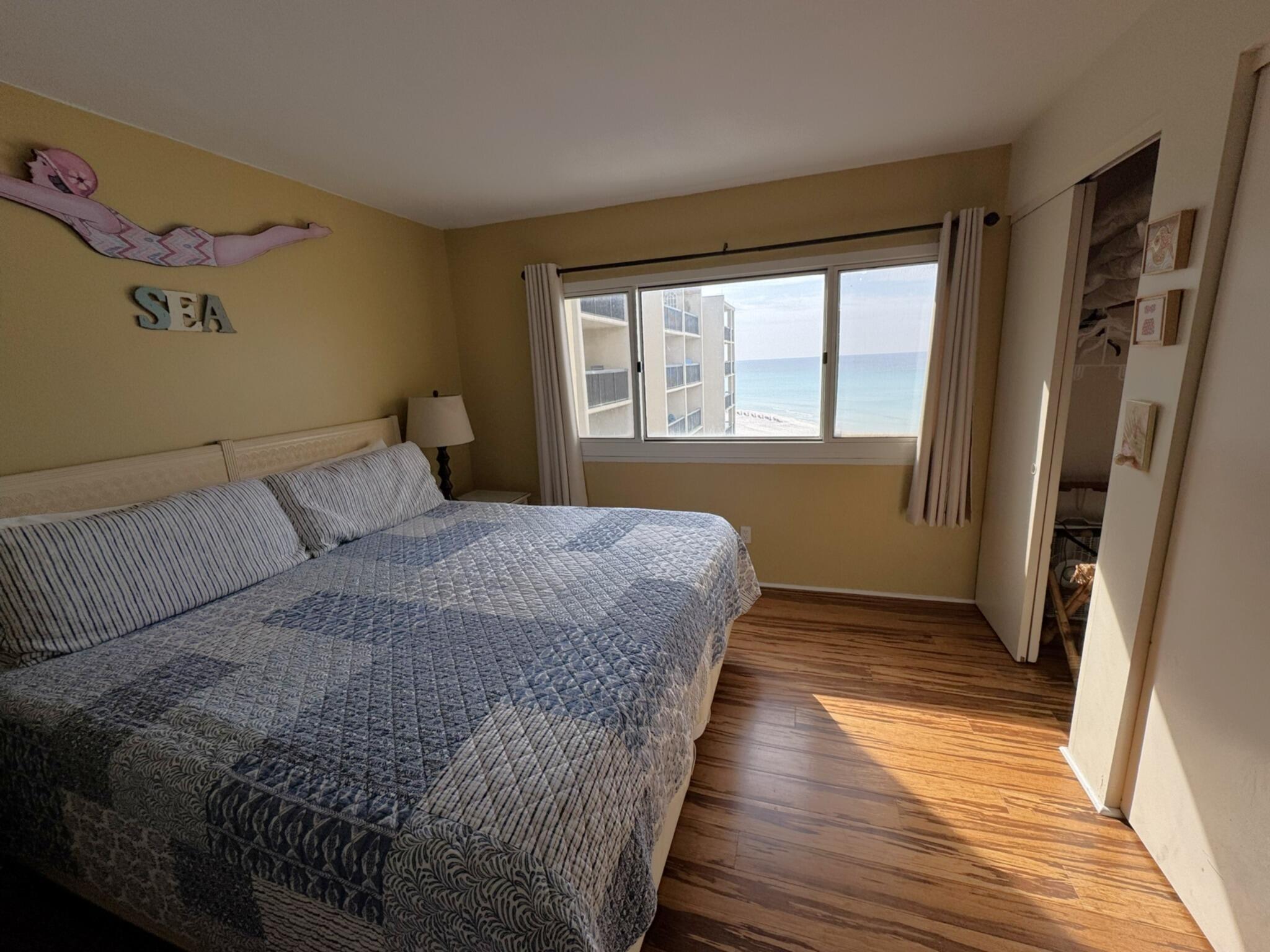 Image 4: Gulf Front Bedroom