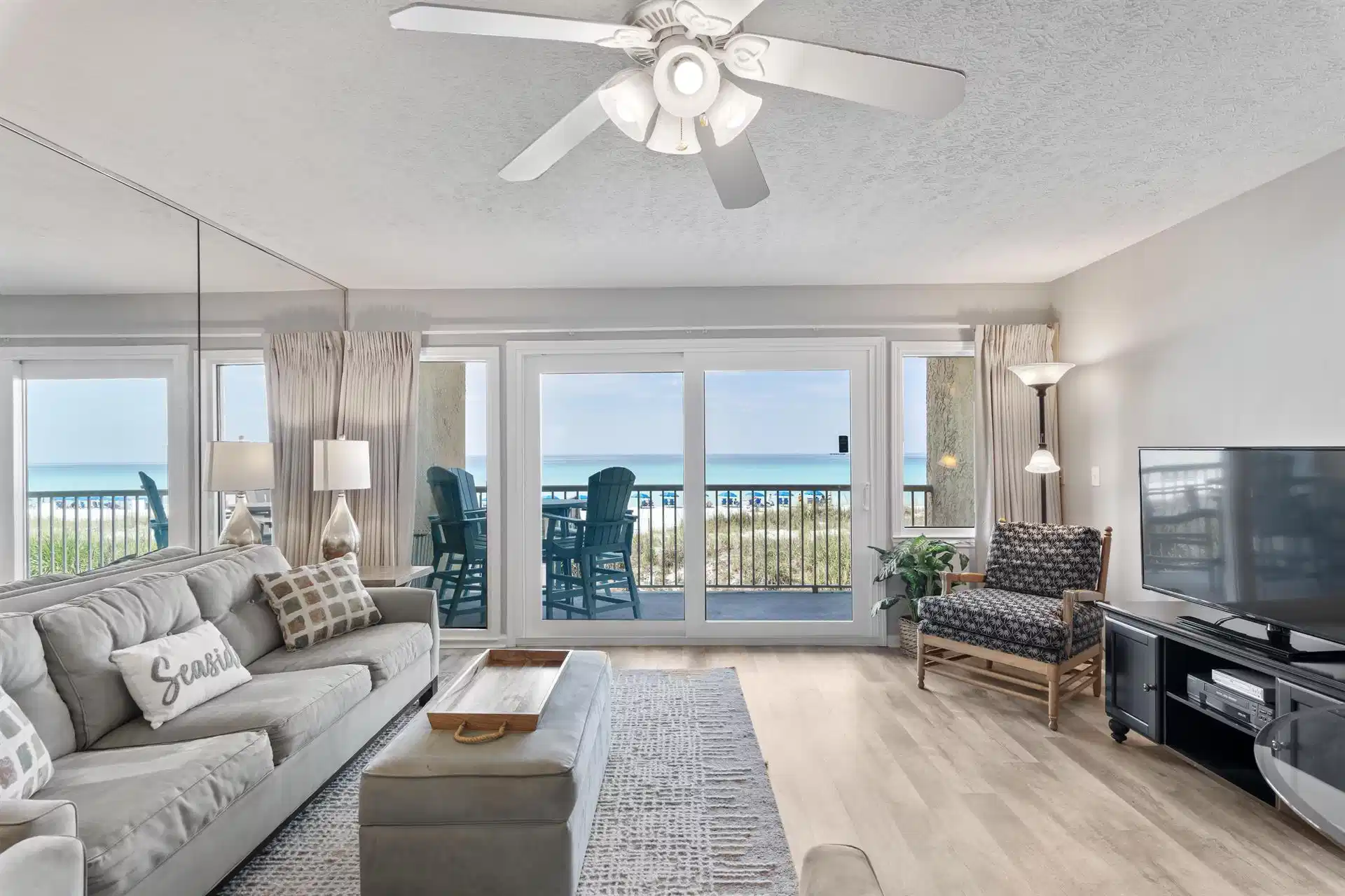 Image 1: Gorgeous Beach Front View