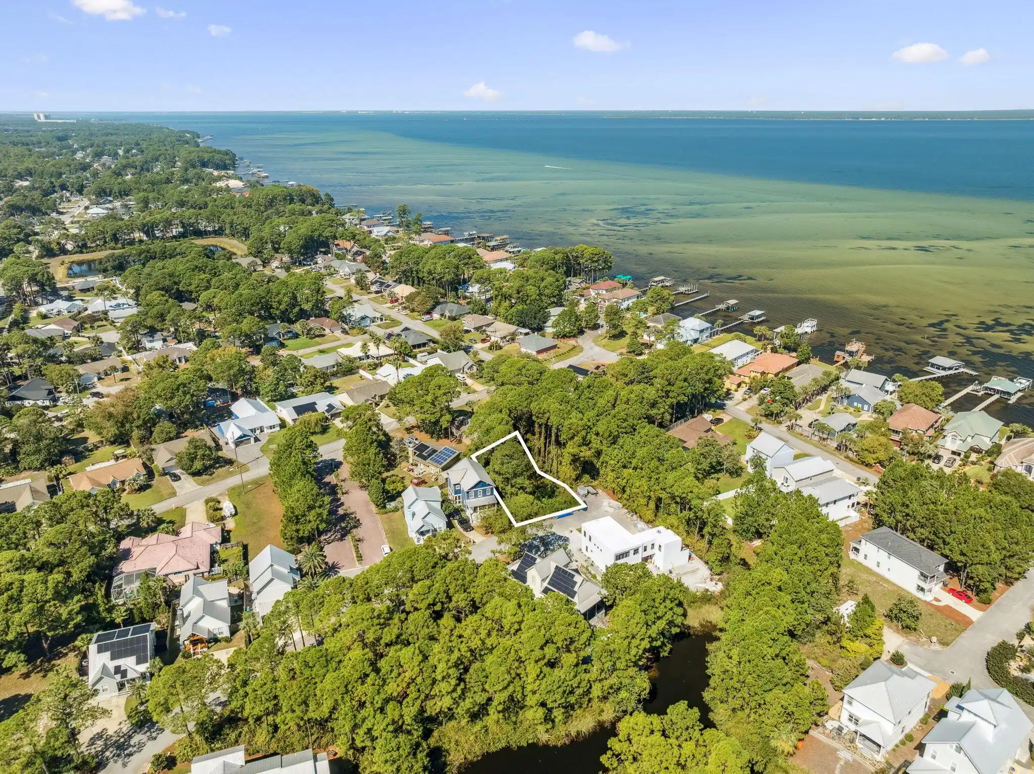 Image 1: Lot outline to bay