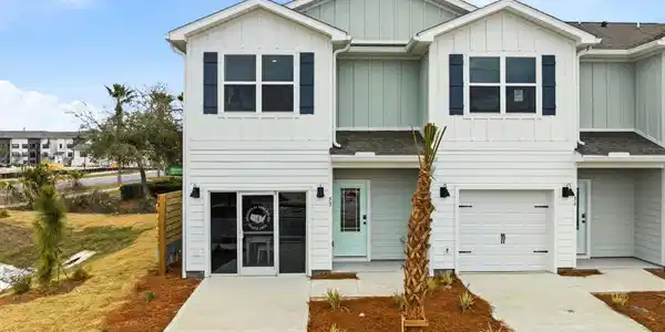 Image 2: 1-web-or-mls-105 Foxtail Way -01