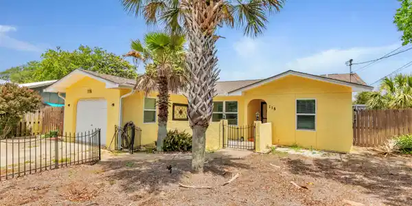 118 Lakeside Circle