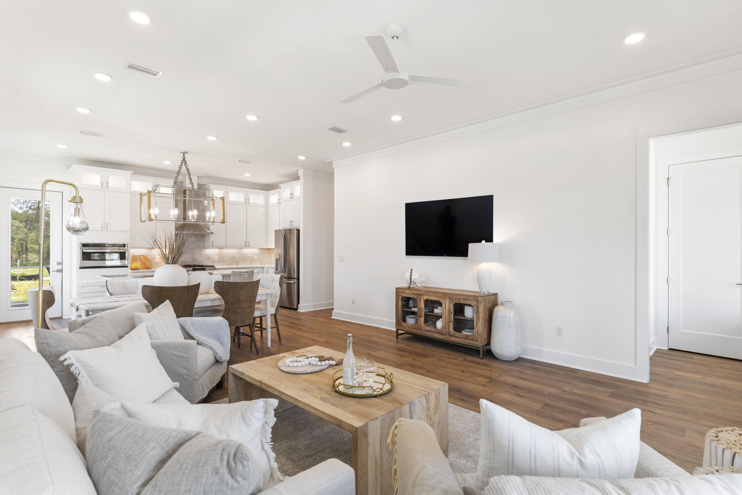 Image 3: Living Area