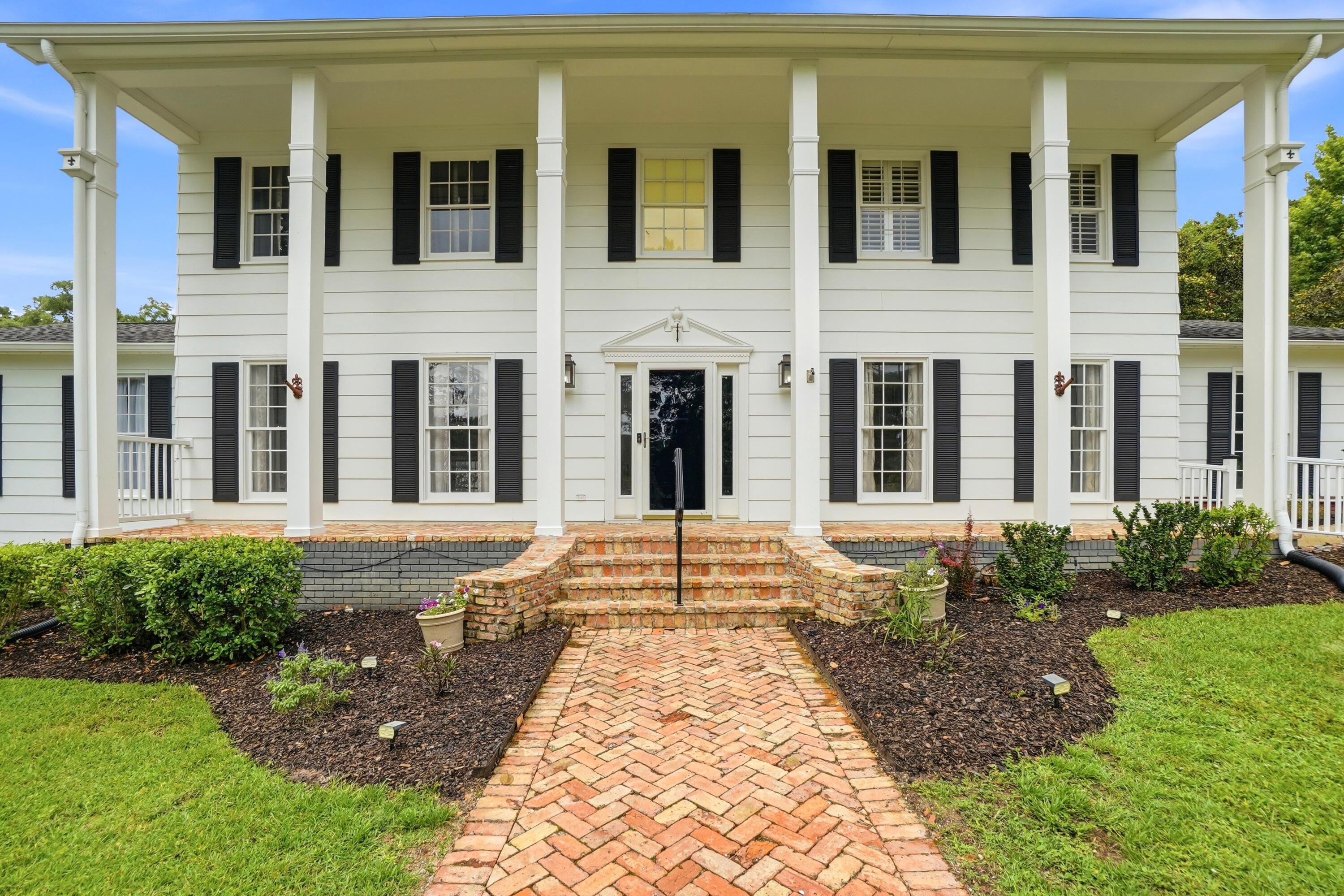 Image 1: House front