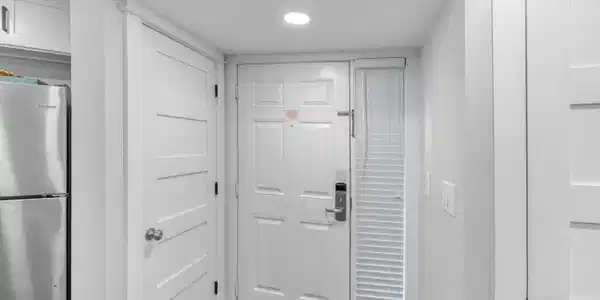 Image 3: Entryway