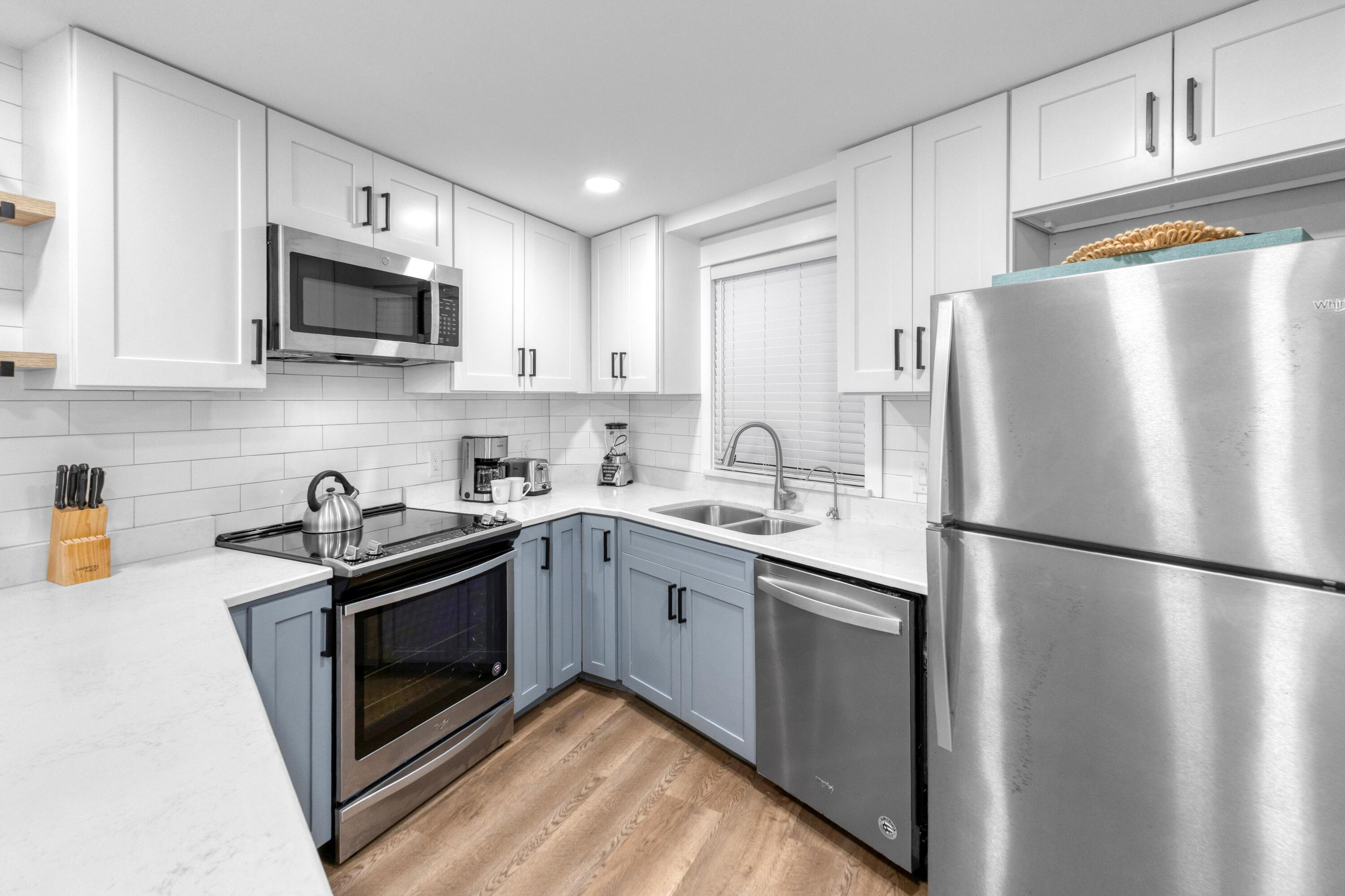 Image 4: Kitchen