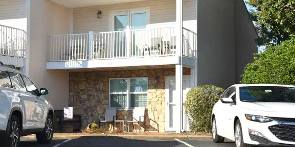 Image 4: Sunny Front Porch area and Balcony