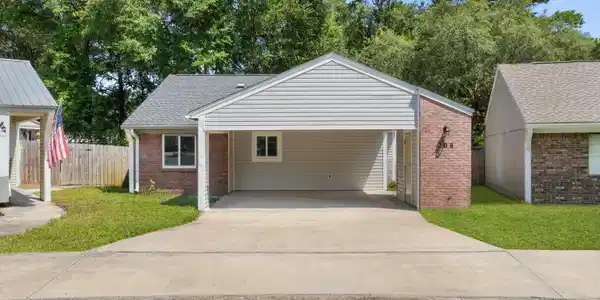 208 Cottonwood Court