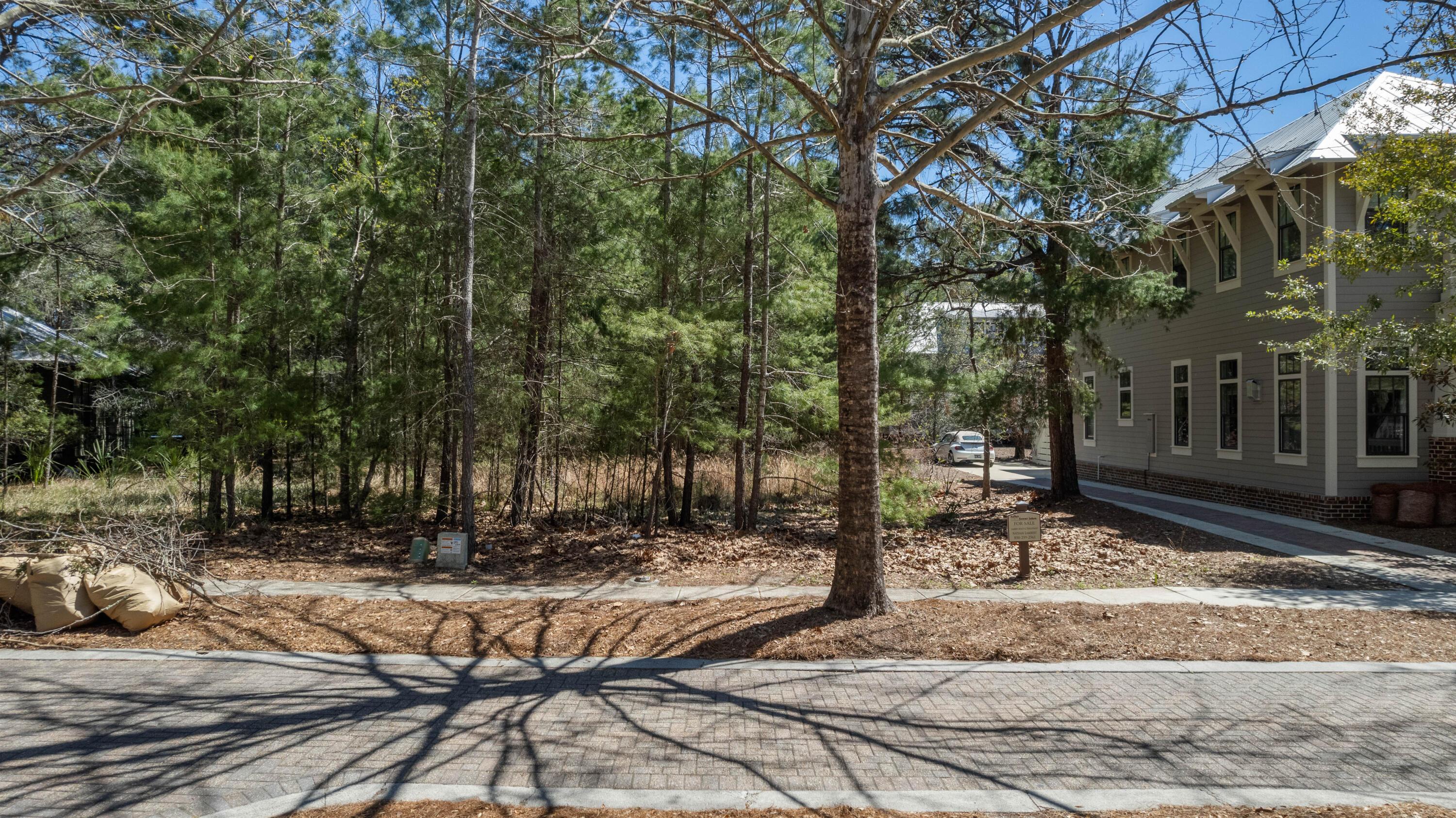 Image 2: Lot 75 Okeechobee Circle