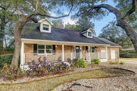 15 NE Wedgewood Lane