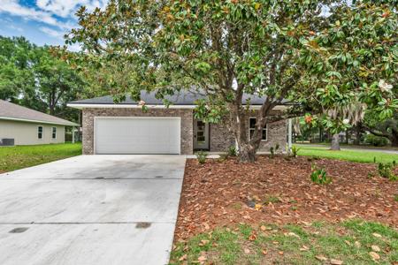 23 NW Deal Avenue