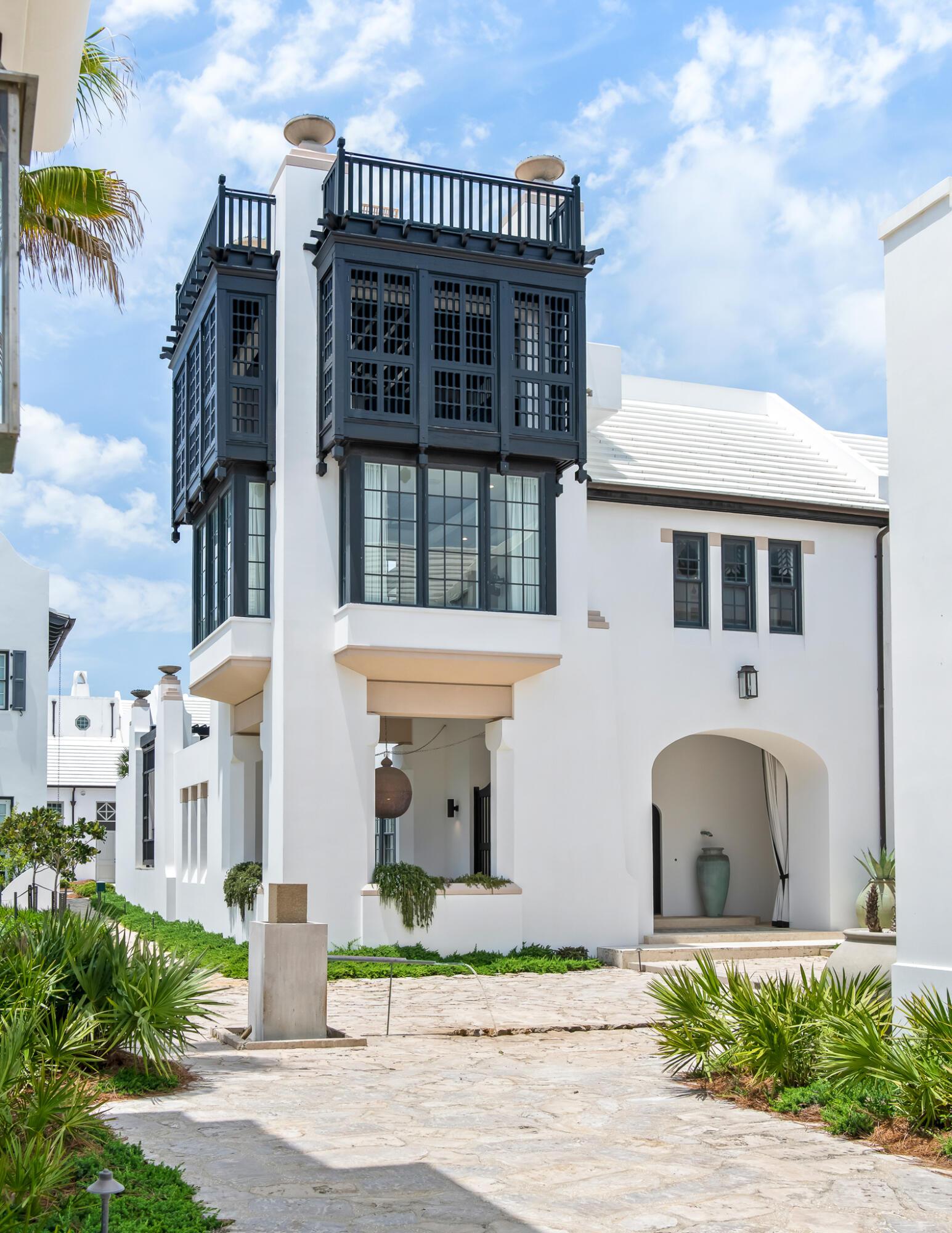 Image 3: 25Moongate-17