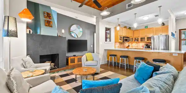 Image 3: Living room