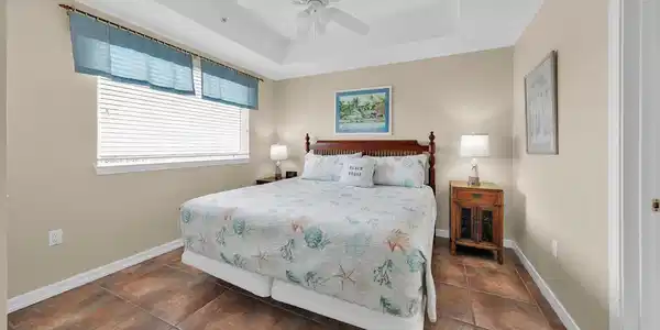 Image 4: Master King Bed