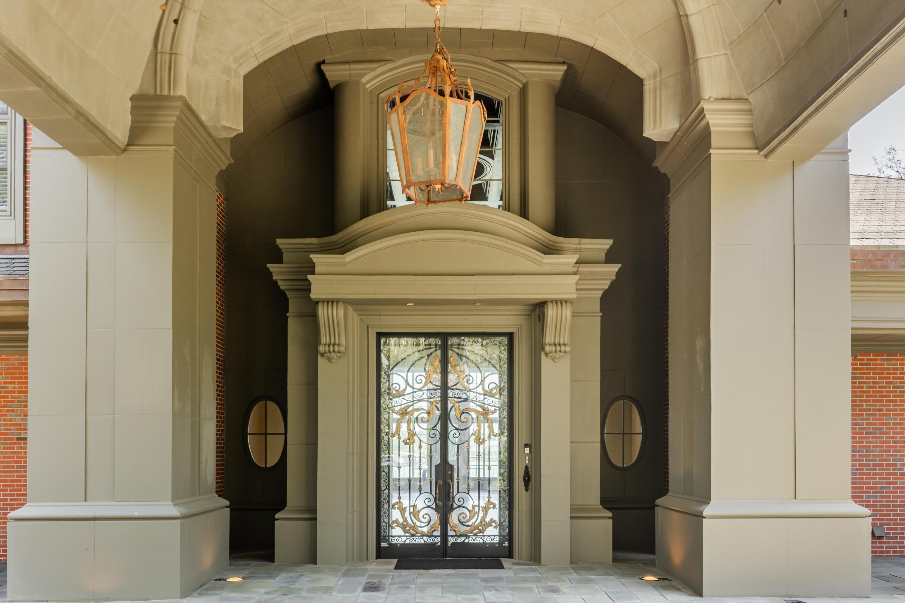 Image 1: Grand Entry