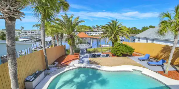 Image 2: 8120 S Lagoon Dr