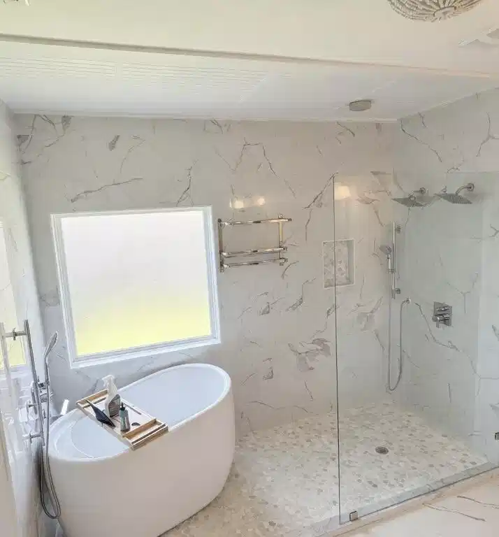 Image 1: Luxury Shower
