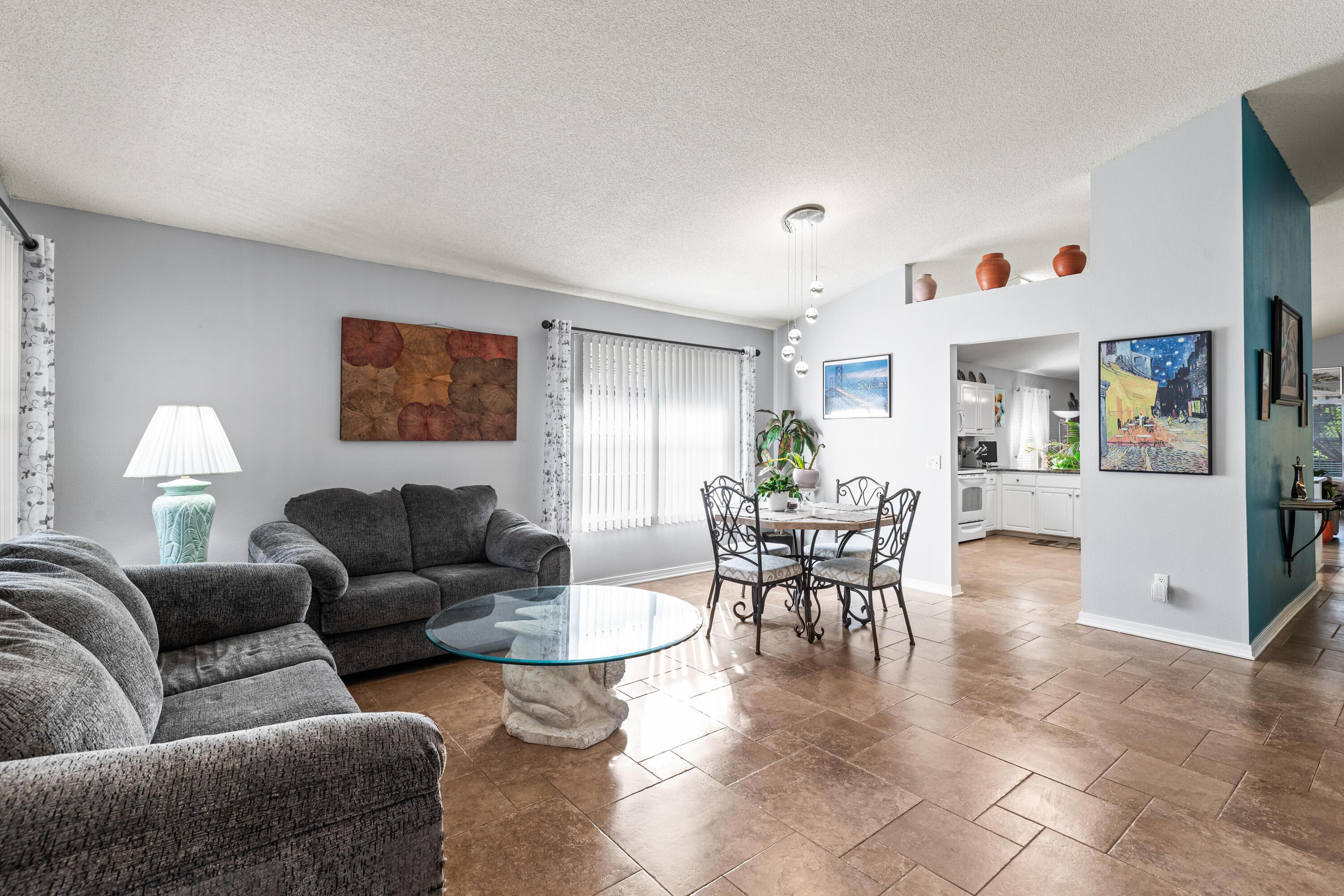 Image 3: Living/Dining Room 1