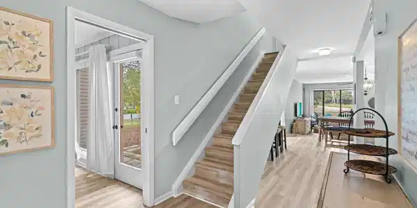 Image 3: 501 Magnolia Place
