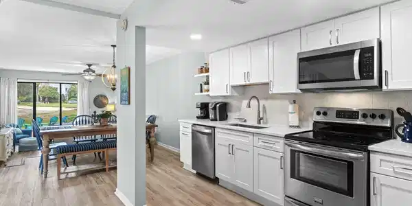 Image 4: 501 Magnolia Place