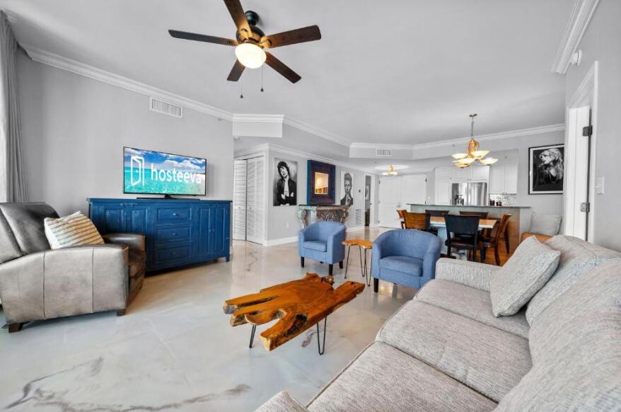 Image 2: Living room