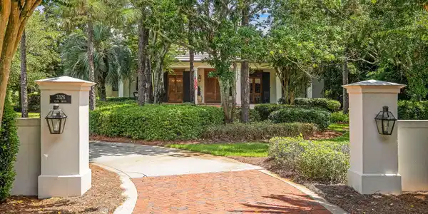 3326 Club Drive