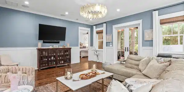 Image 2: 265 Artesian Way