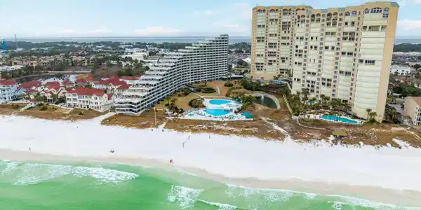Image 3: Approx. 425' of Beach!