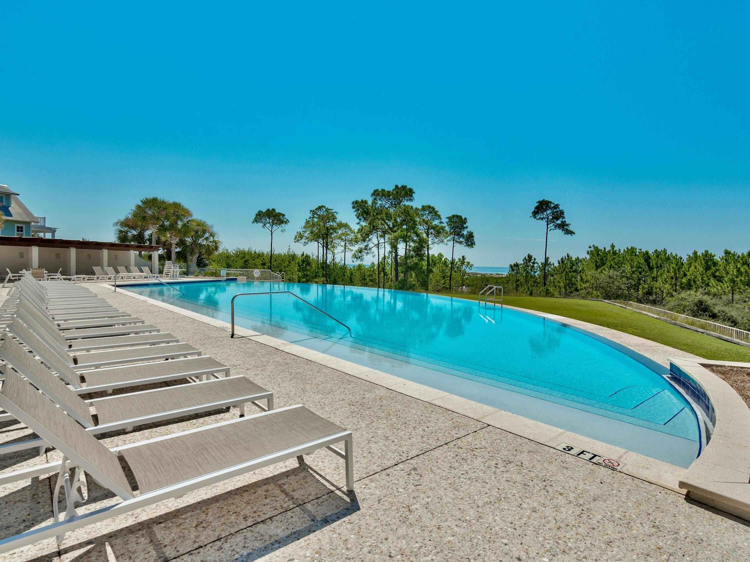Image 4: Infinity edged pool at amenity center