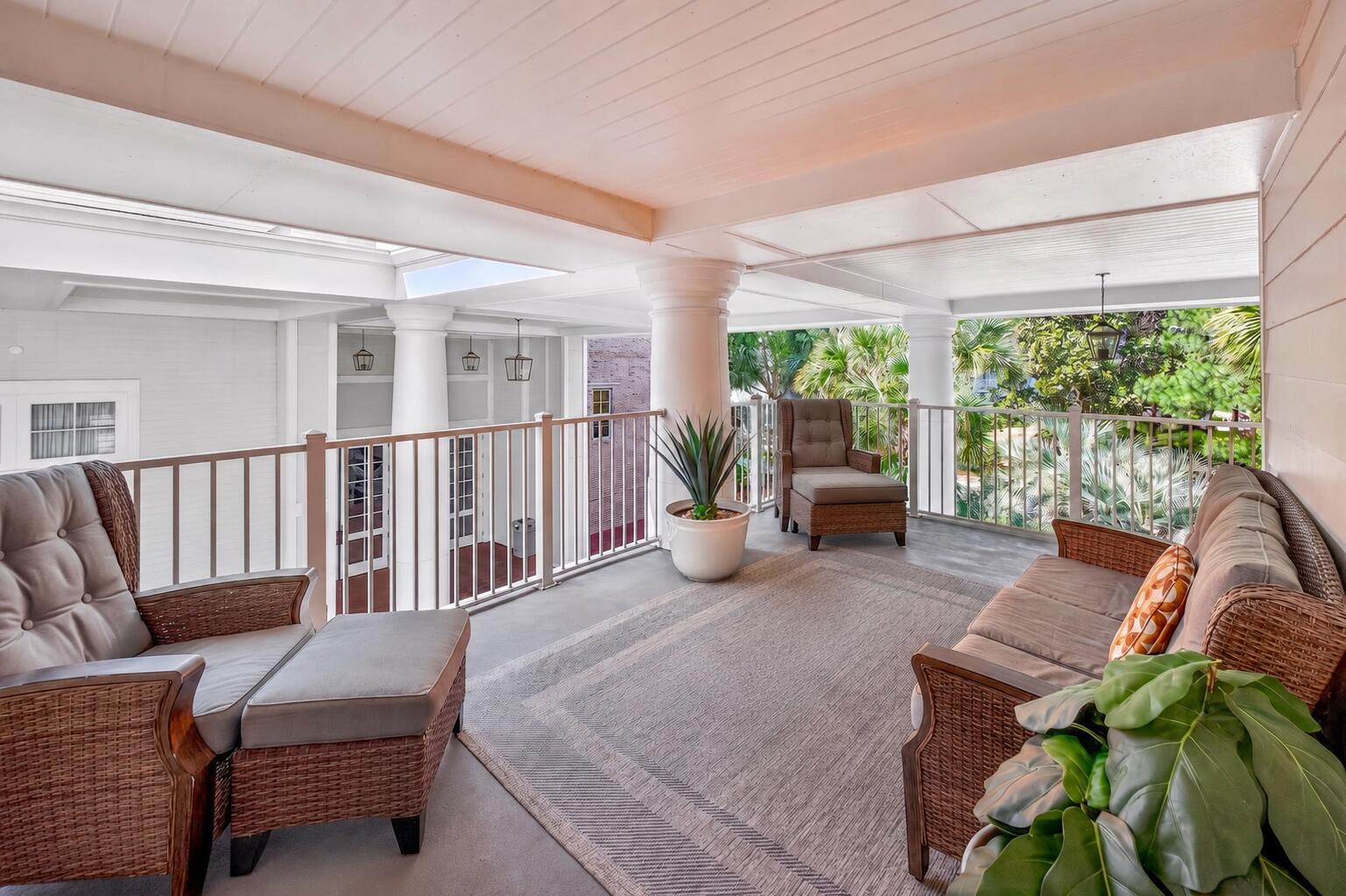 Image 1: Corner wrap balcony