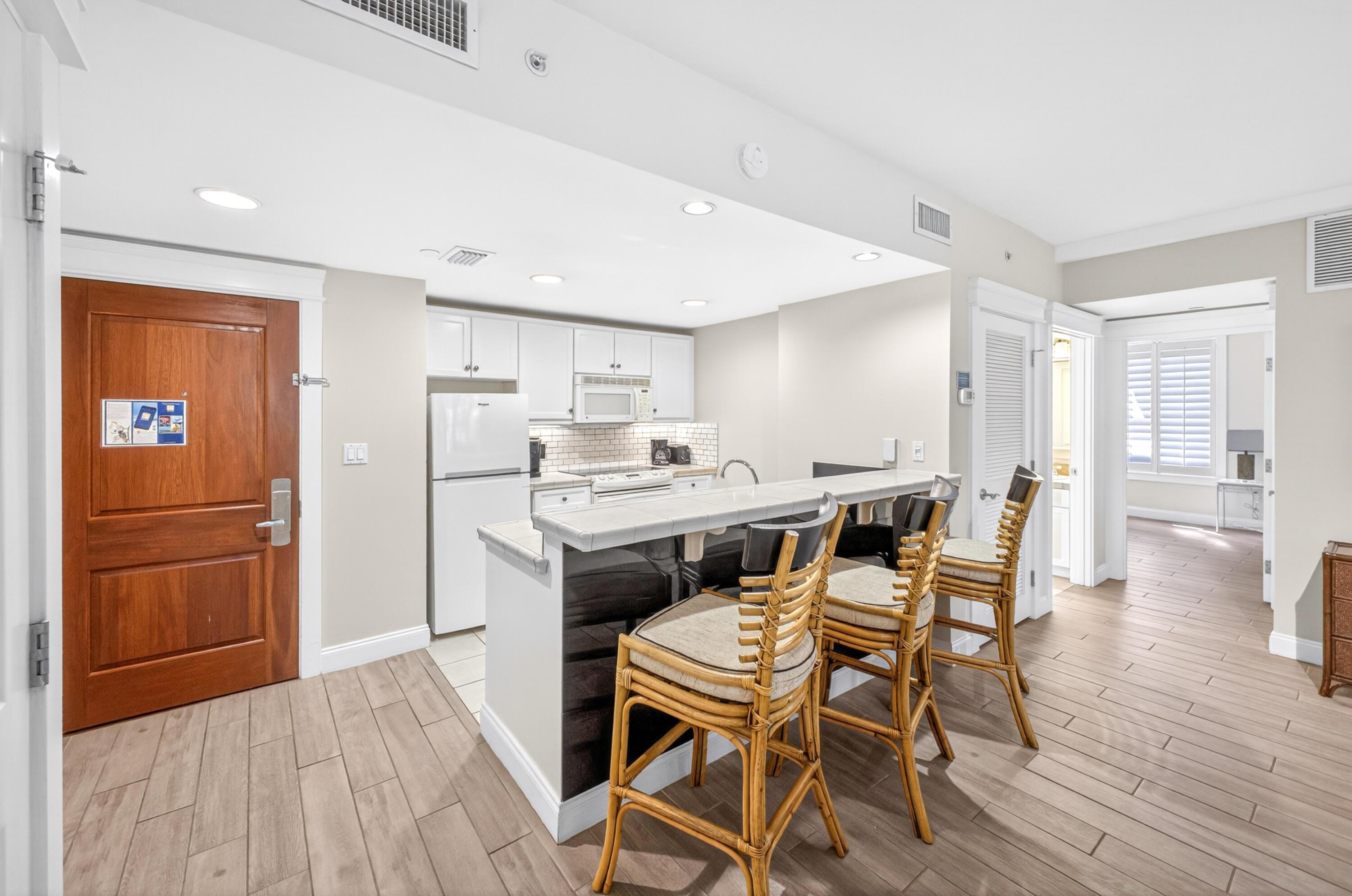 Image 4: kitchen