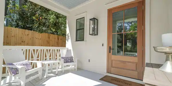Image 2: 180 S Gulf Front Porch
