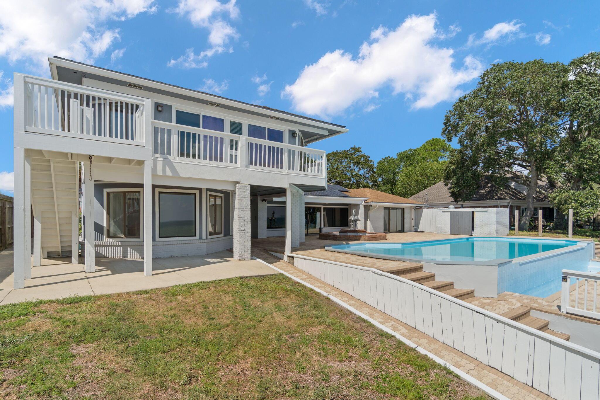 Image 2: 5 Country Club Rd