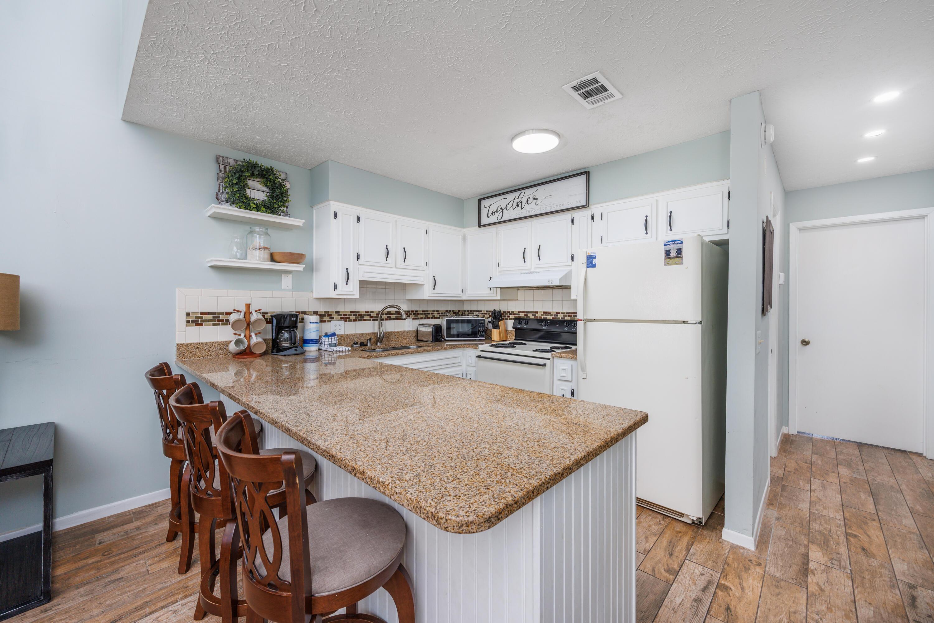 Image 3: 17670 Front Beach rd D8-11