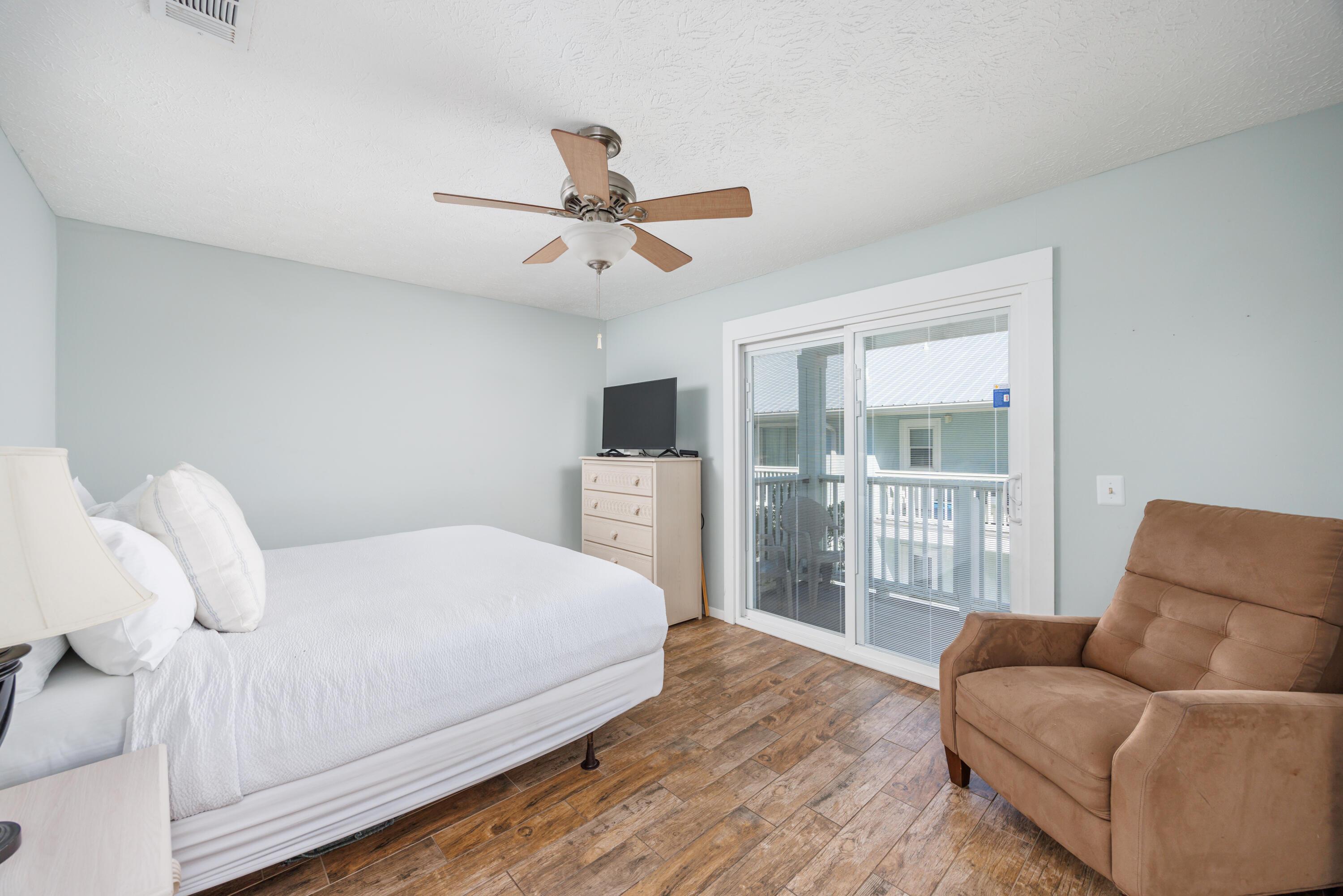 Image 4: 17670 Front Beach rd D8-15
