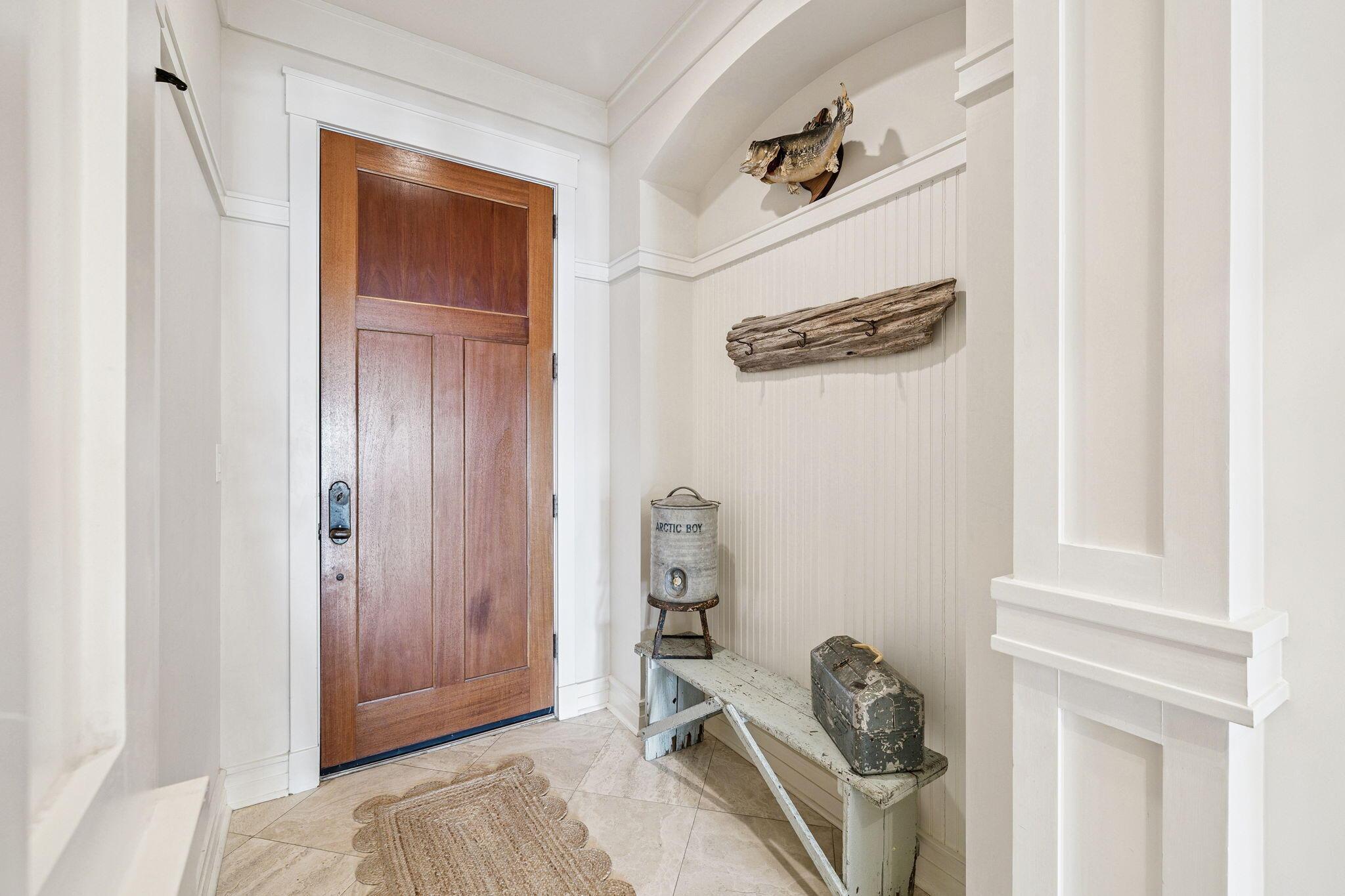 Image 2: Front foyer