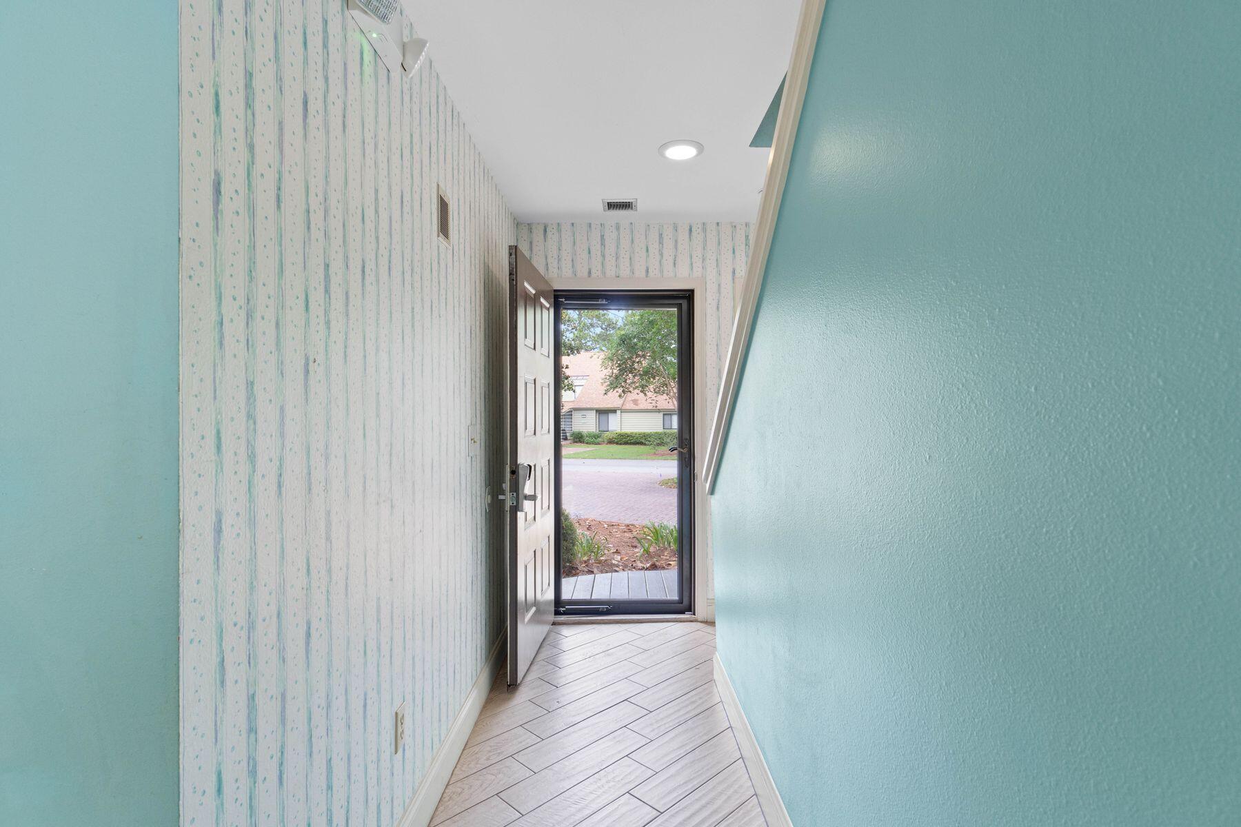 Image 4: Entrance Leading in