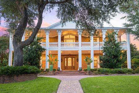 824 W Beach Drive