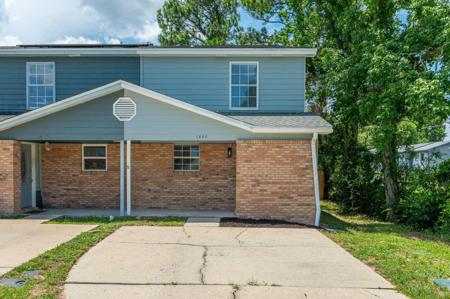 1800 Whispering Oaks Lane
