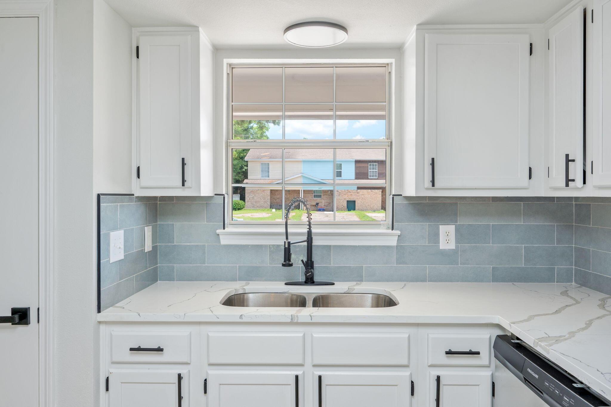 Image 2: 13-web-or-mls-1800-whispering-oaks-ln