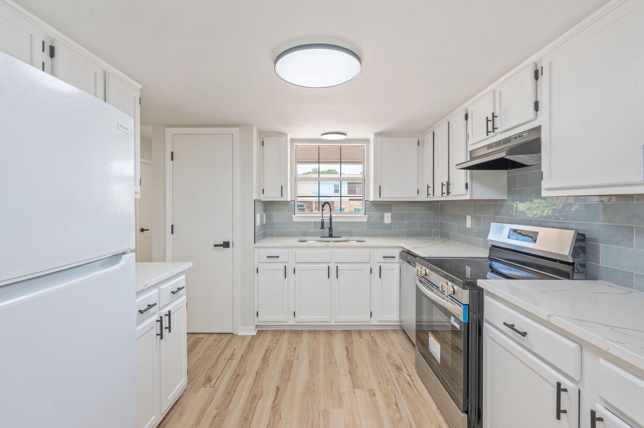 Image 4: 11-web-or-mls-1800-whispering-oaks-ln