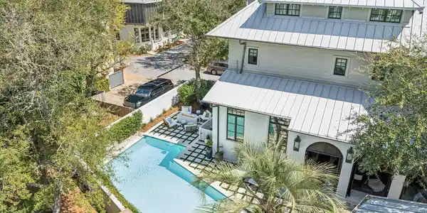 Image 2: Resort Style Home