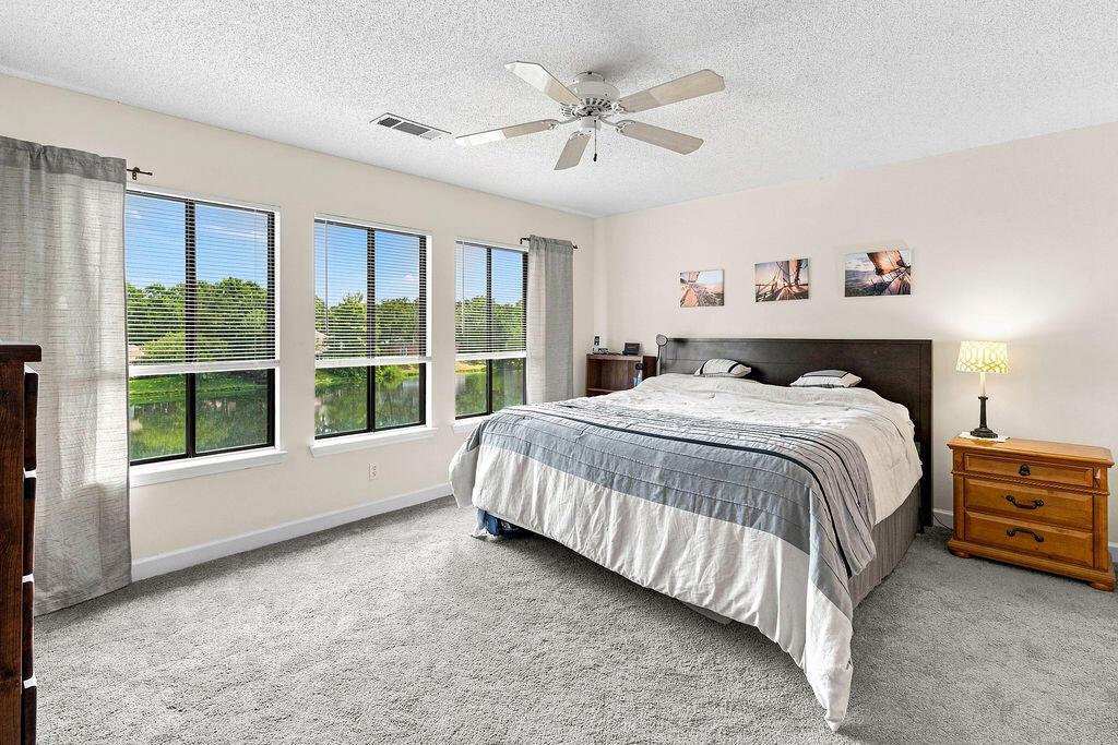 Image 3: 204SouthlakeCt-11