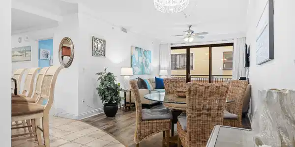 Image 2: 002-10HarborBoulevard-EmeraldGrandeW221-