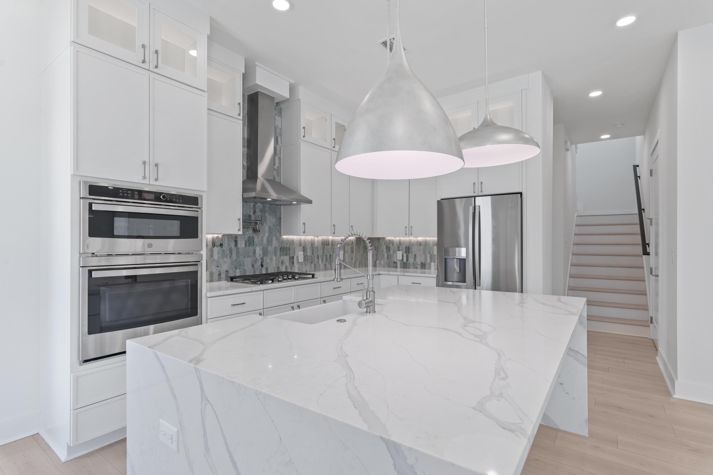 Image 3: Kitchen