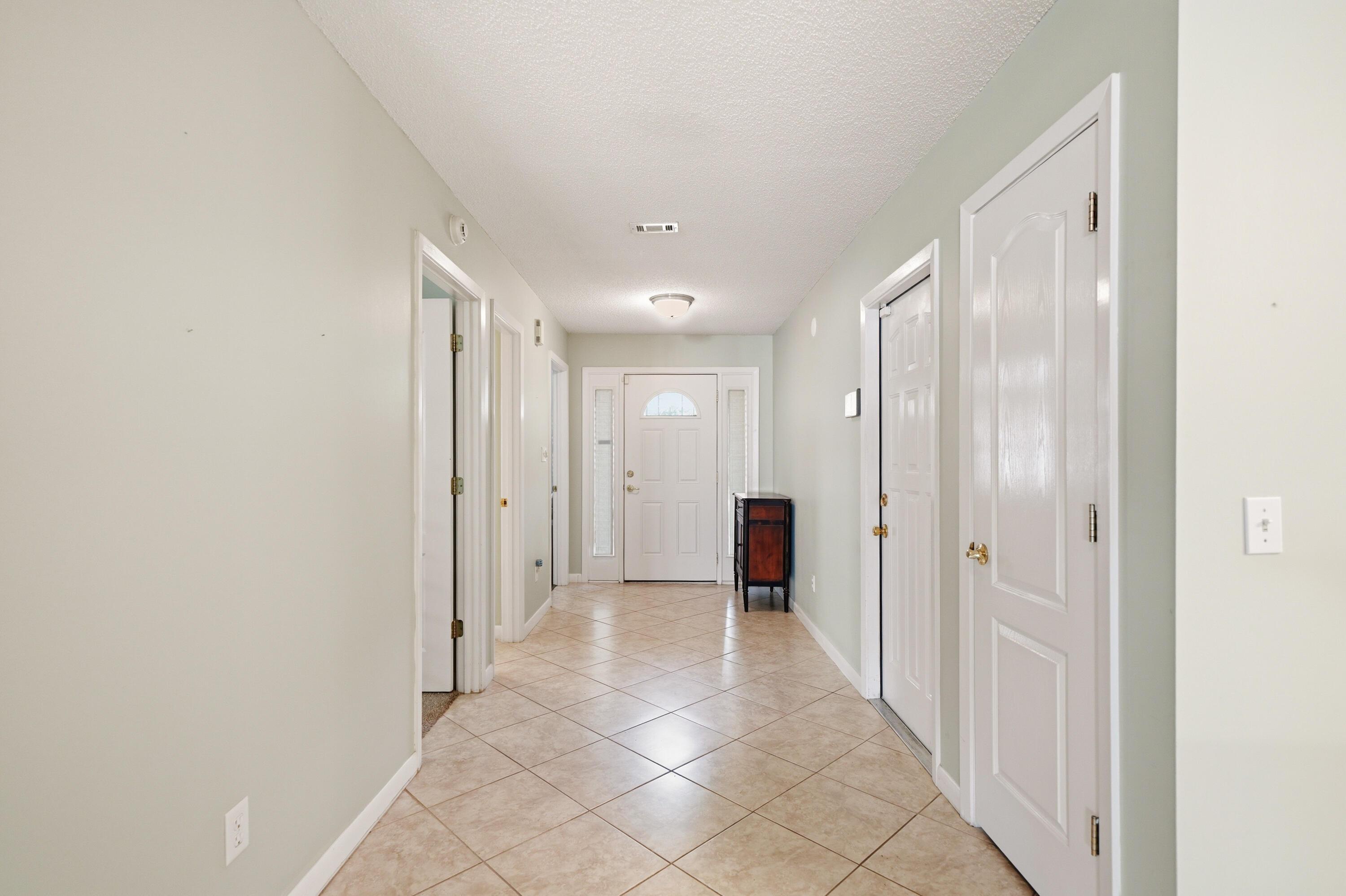 Image 4: Foyer2
