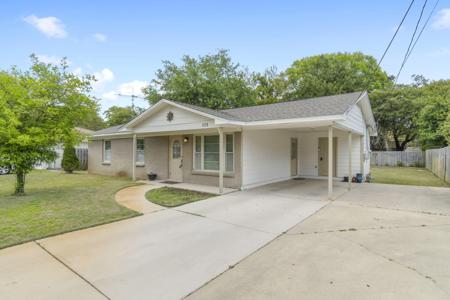 113 NW Loizos Drive