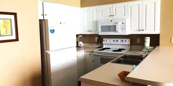 Image 3: Kitchen 608