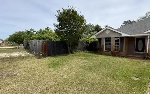 Image 2: Front Yard